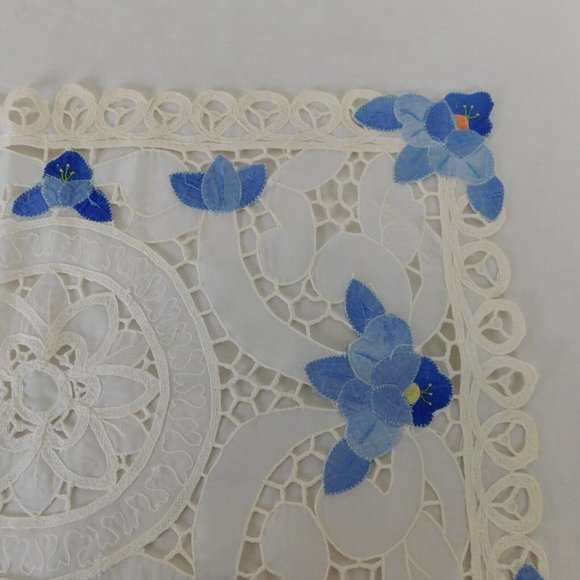 Fabric Placemat Floral Applique Blue White Lace 16.5"x11" SINGLE Vintage FLAW - Picture 4 of 10
